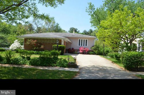 2884 Glenora Ln, Rockville, MD, 20850-3053 | Card Image