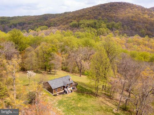 3998 Hidden Valley Ln, Linden, VA, 22642-1849 | Card Image