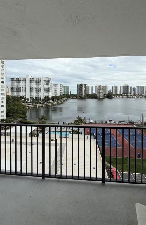 709-2750 Ne 183rd St, Aventura, FL, 33160-2158 | Card Image