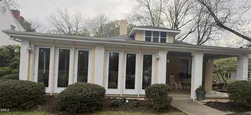 111 W Jennette Ave, Henderson, NC, 27536-4130 | Card Image