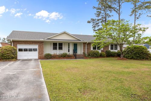 902 Hedrick Blvd, Morehead City, NC, 28557-3019 | Card Image