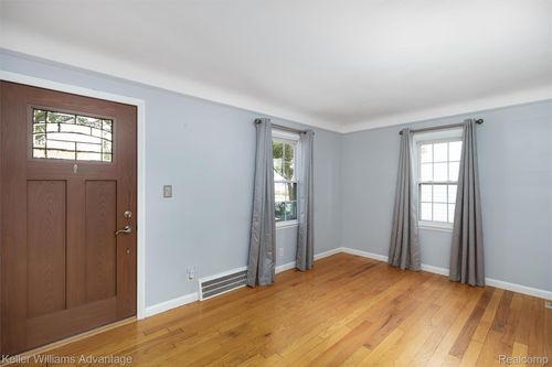 12773 Walnut St, Southgate, MI, 48195-1161 | Card Image