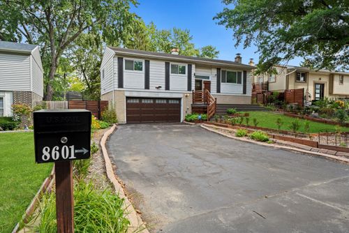 8601 Kean Ave, Hickory Hills, IL, 60457-1055 | Card Image