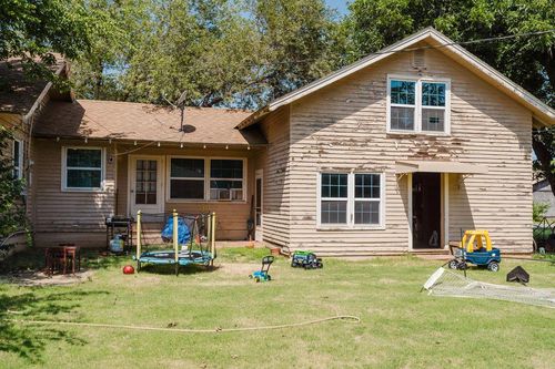 901 E Main St, Sentinel, OK, 73664-9046 | Card Image