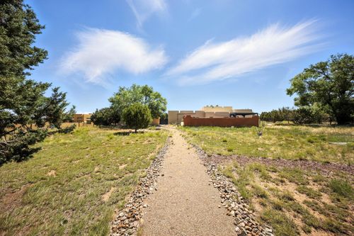 19 Tierra Del Sol Rd, Edgewood, NM, 87015-6819 | Card Image