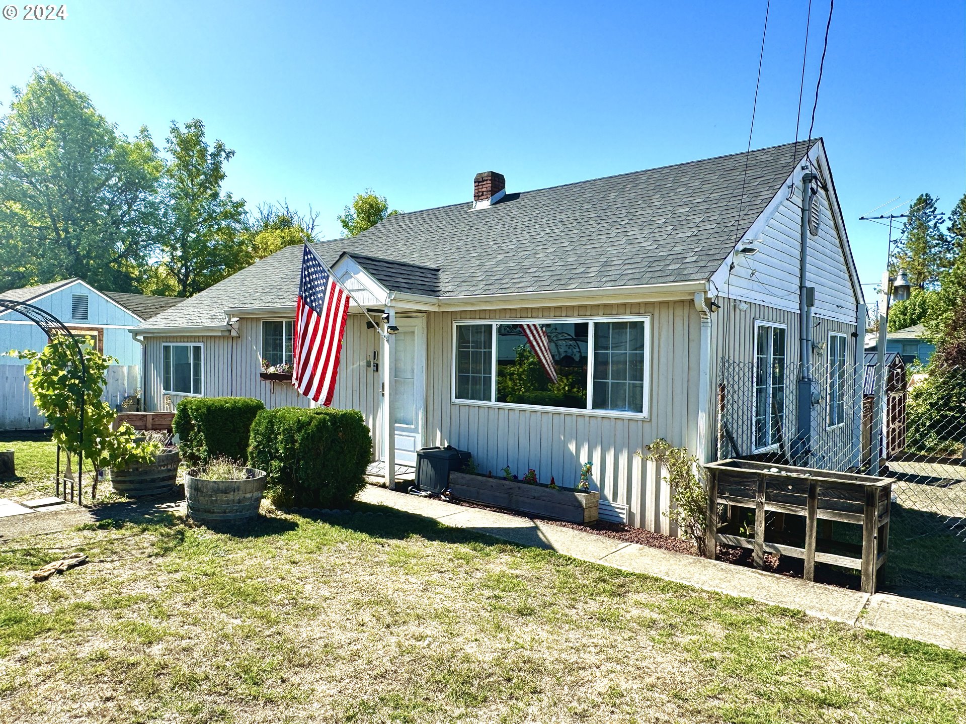 Willow St, Roseburg, OR 97470