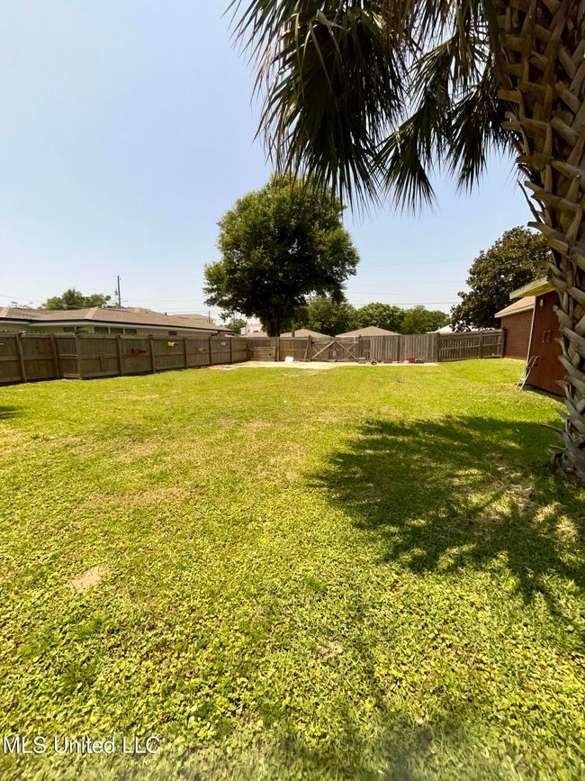 Side Lot | Image 43