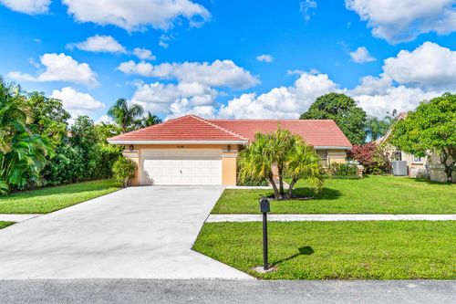 9192 Sun Pointe Dr, Boynton Beach, FL, 33437-3352 | Card Image