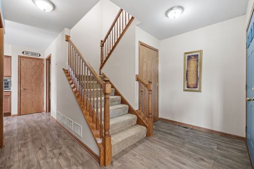 18201 Newcastle Ct, Tinley Park, IL, 60487-9574 | Card Image