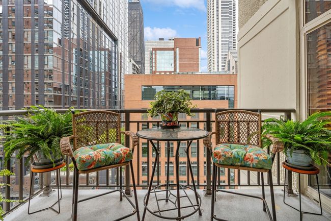 APT-1409 - 21 W Chestnut St, Condo with 2 bedrooms, 2 bathrooms and 1 parking in CHICAGO IL | Image 28