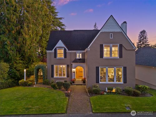 317 W W 10th St, Aberdeen, WA, 98520-2424 | Card Image