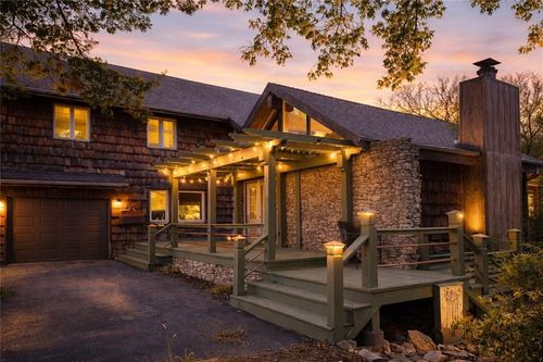 3907 Ne Beach Road, Lee's Summit, MO, 64064 | Card Image