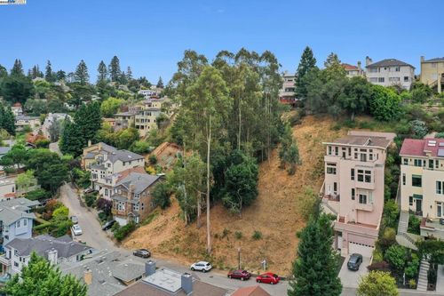 209 Sheridan Rd, Oakland, CA, 94618-2717 | Card Image