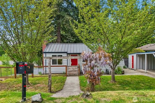 6745 18th Ave Sw, Seattle, WA, 98106-1628 | Card Image