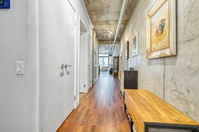 413 - 138 Princess St, Condo with 2 bedrooms, 2 bathrooms and 1 parking in Toronto ON | Image 3