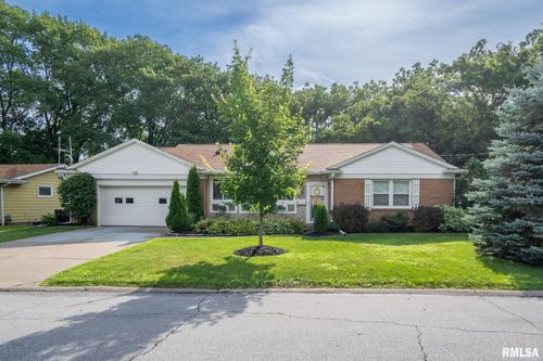 1723 Monterey Ct, Bettendorf, IA, 52722-3758 | Card Image