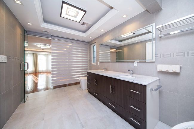 26-25 211 Th St, House other with 5 bedrooms, 7 bathrooms and null parking in Bayside NY | Image 17
