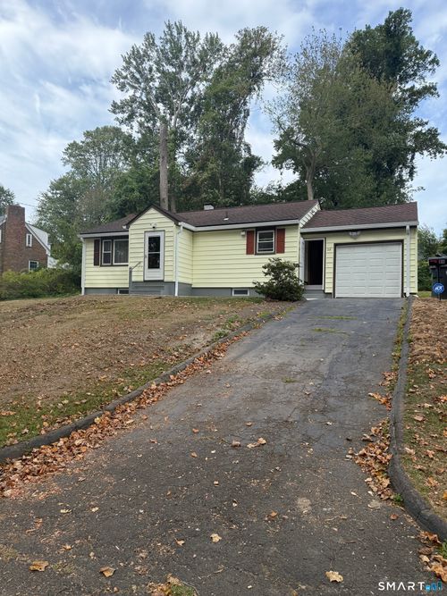 28 Entrance Rd, Milford, CT, 06460-7748 | Card Image