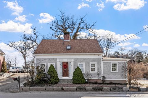 39 Eastern Ave, Essex, MA, 01929-1332 | Card Image