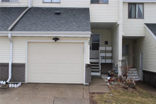 51 29th Avenue Dr Sw, Cedar Rapids, IA, 52404-4200 | Card Image