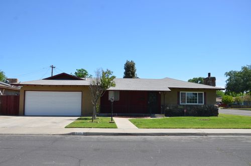 320 Byron Ct, Lemoore, CA, 93245-2510 | Card Image