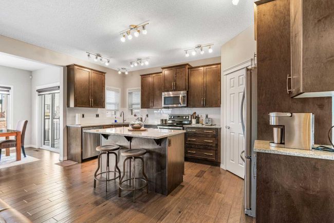 14 Walden Grove Se, Home with 3 bedrooms, 2 bathrooms and 4 parking in Calgary AB | Image 6