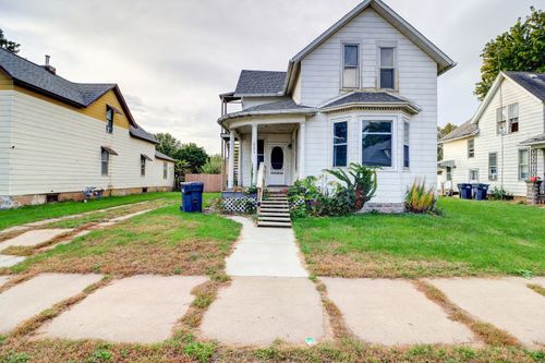 335 6th Ave N, Clinton, IA, 52732-3822 | Card Image