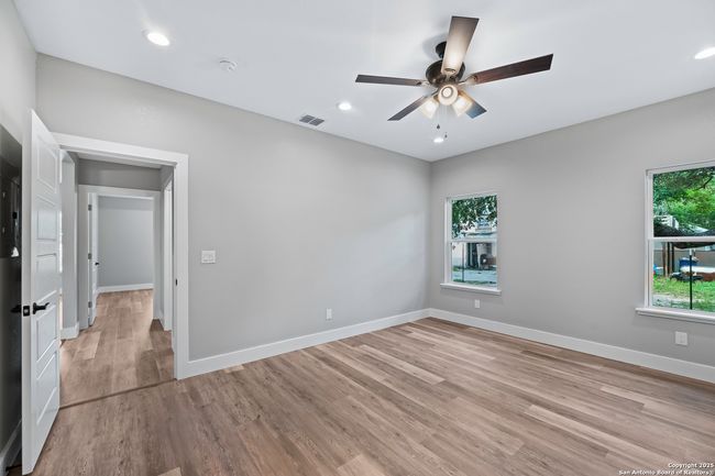 304 E Westmeyer St, House other with 3 bedrooms, 2 bathrooms and null parking in Poth TX | Image 18