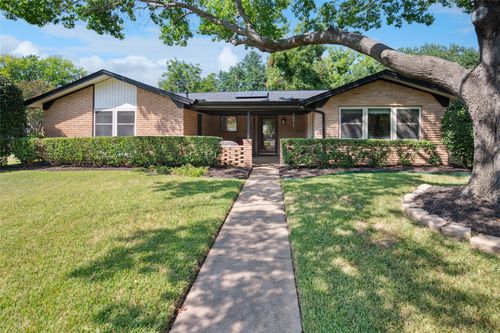 1001 Livingston Dr, Hurst, TX, 76053-4103 | Card Image