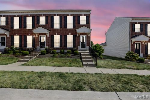 818 Brookmead Dr, O Fallon, MO, 63366-7572 | Card Image