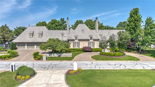 31 W Champions Blvd, Rogers, AR, 72758-9568 | Card Image