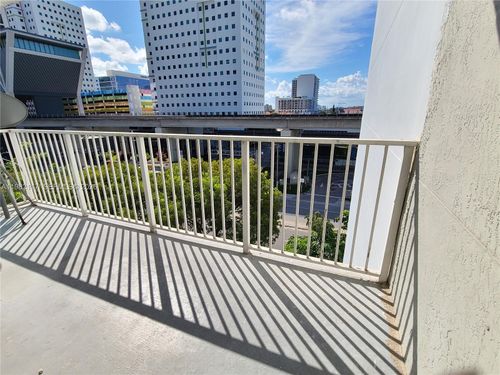 apt-605-850 N Miami Ave, Miami, FL, 33136-3526 | Card Image