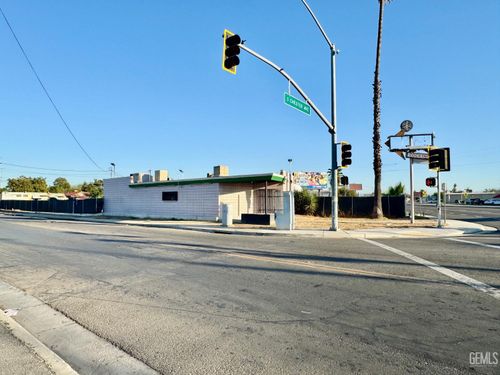 2100 S Chester Ave, Bakersfield, CA, 93304-5244 | Card Image