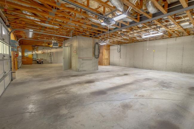 4-Vehicle Garage | Image 72