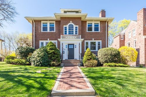 58-56-58 Washington St, Newton, MA, 02458-2220 | Card Image
