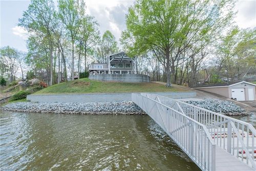 362 Hillview Dr, Lexington, NC, 27292-1936 | Card Image