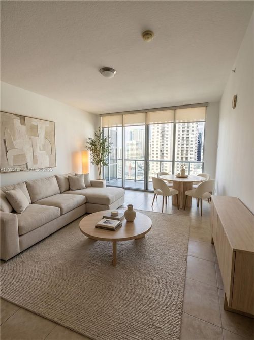 2124-n-1111 Sw 1st Ave, Miami, FL, 33130-5401 | Card Image