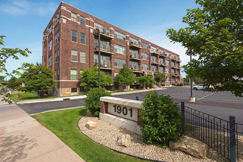 305-1901 E Hennepin Ave, Minneapolis, MN, 55413-3007 | Card Image