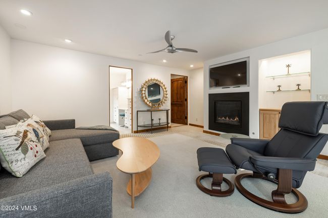222 - 684 W Lionshead Cir, Condo with 5 bedrooms, 6 bathrooms and 2 parking in Vail CO | Image 6
