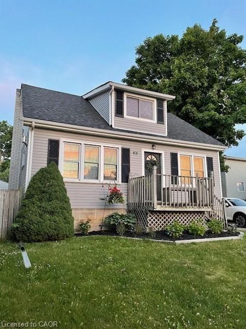 196 Queen St W, Fergus, ON, N1M1S7 | Card Image