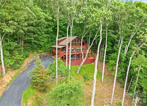 582 Tsalagi Trl, Maggie Valley, NC, 28751-7741 | Card Image