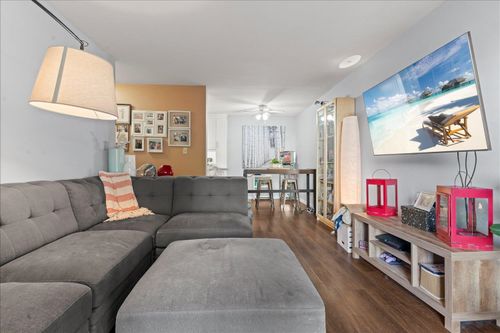 103-2567 Victoria St, Abbotsford, BC, V2T2T4 | Card Image