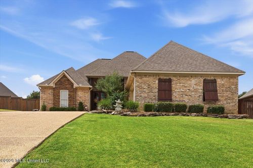 218 Emerald Cir, Brandon, MS, 39047-6392 | Card Image