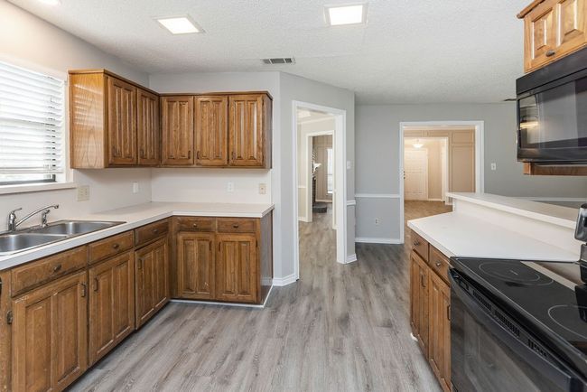 1906 Lavaca Trl, House other with 3 bedrooms, 2 bathrooms and null parking in Carrollton TX | Image 7