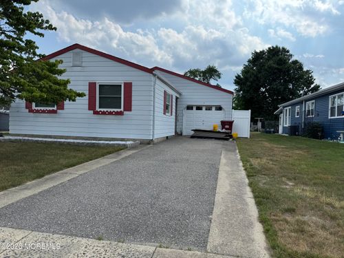 16 Vera Cruz Ct, Toms River, NJ, 08757-4138 | Card Image