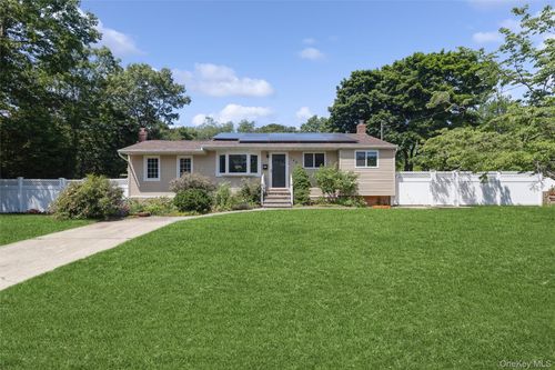 1560 Brightshore Boulevard, Islip, NY, 11706 | Card Image