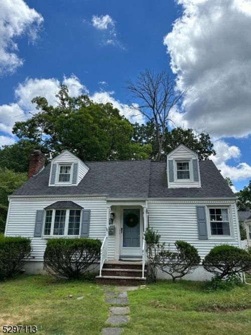 88 Chestnut Dr, Wayne, NJ, 07470-5726 | Card Image