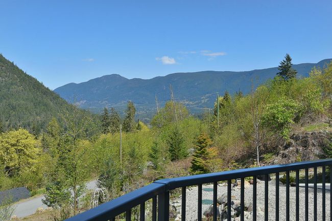 5280 Cecil Hill Road, House other with 3 bedrooms, 2 bathrooms and 4 parking in Madeira Park BC | Image 8