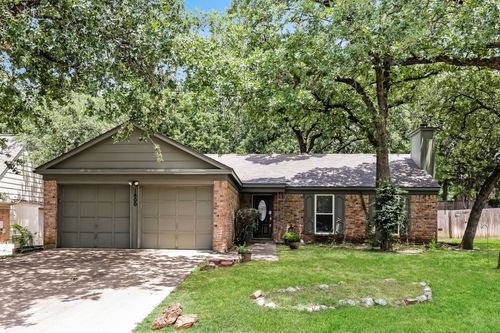 1800 Chittam Dr, Euless, TX, 76039-2490 | Card Image