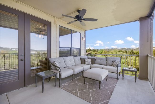Expansive patio with large seating area | Image 10